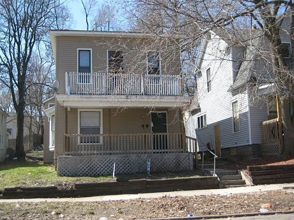 1141 Kalamazoo SE