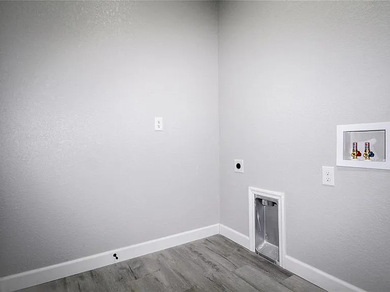 769 Memorial Dr — Photo 21