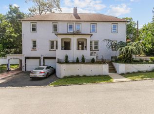11 Floyd Pl #A, Great Neck, NY 11024