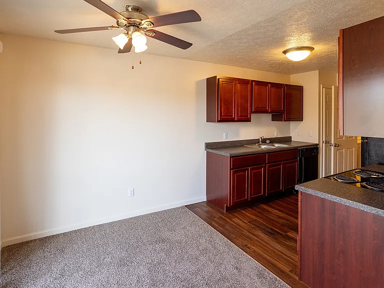 Burberry Place Apartments — Photo 11