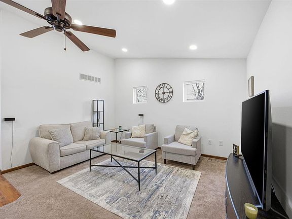 4th image of 100 Copeland Ln