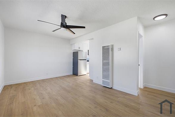 1st image of 1345 1/2 E 51st St