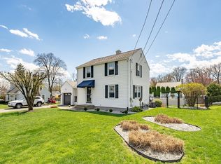 48 Anthony St, Agawam, MA 01001