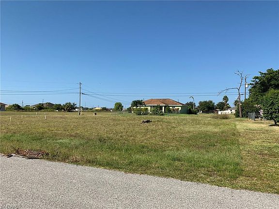2nd image of 1400 NE 18th Pl