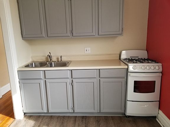 Classy kitchen with gas stove!