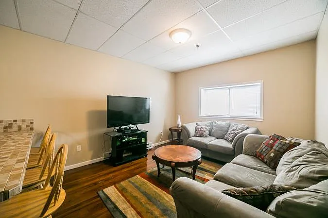 Seventh Street Apartments — Photo 4