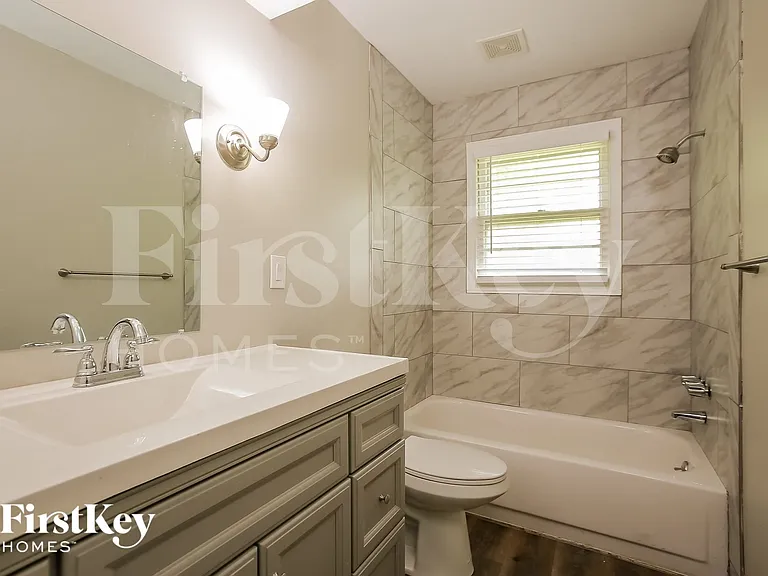 1108 NE 97th St — Photo 13