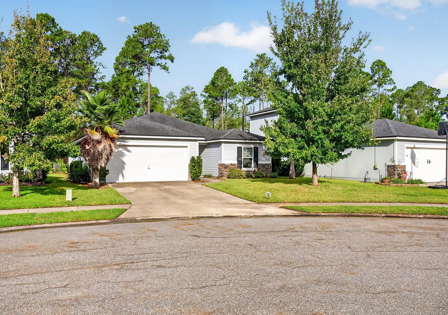 Detached Home in Fernandina Beach — Photo 2