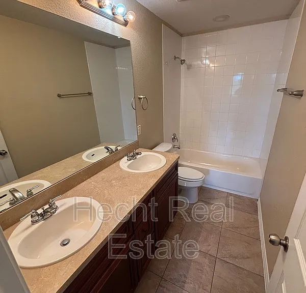 318 Main St #B — Photo 13