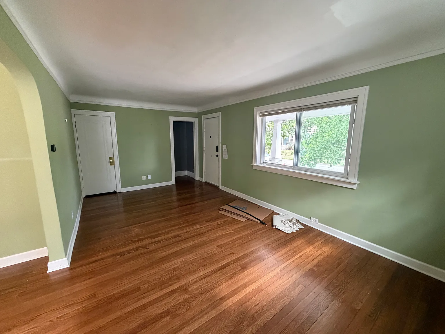 4 bed, 1.5 bath, 1281 sqft, $2,500 — Photo 2