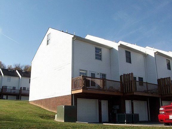 4th image of 582 Beaverview Dr