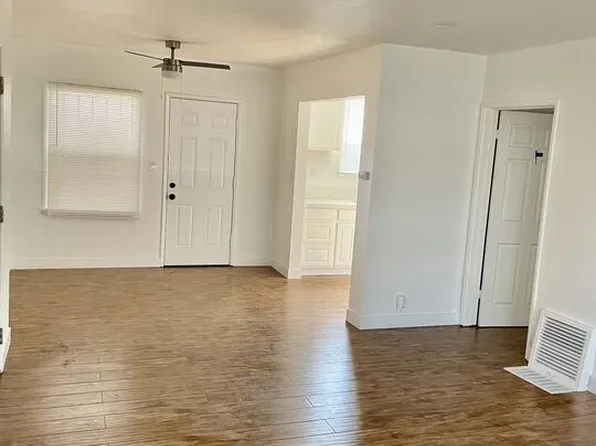 3320 W 77th St, Los Angeles, CA 90043