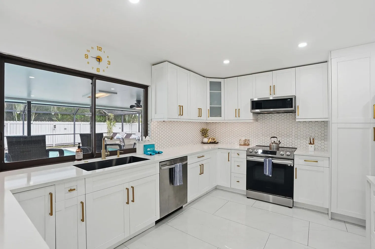 3 bed, 2.0 bath, 1754 sqft, $4,760 — Photo 4