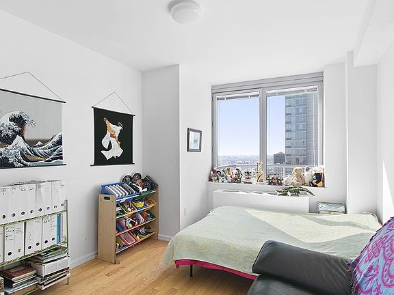 3rd image of 4545 Center Blvd APT 3522
