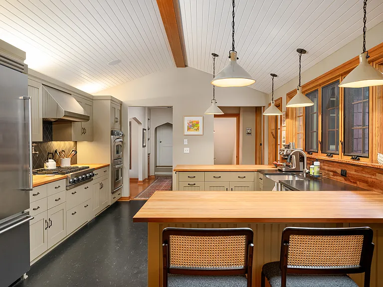 2731 SW Old Orchard Rd — Photo 14