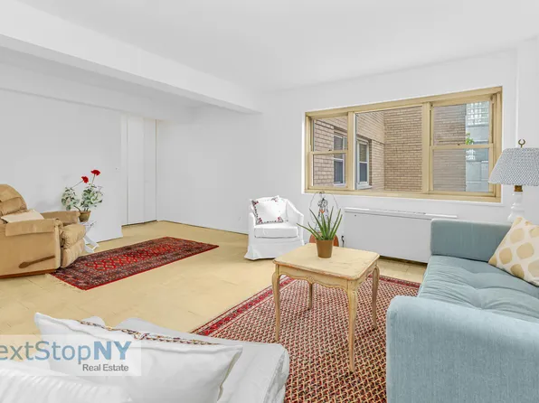 345 East 56th Street 20A image 3 of 10