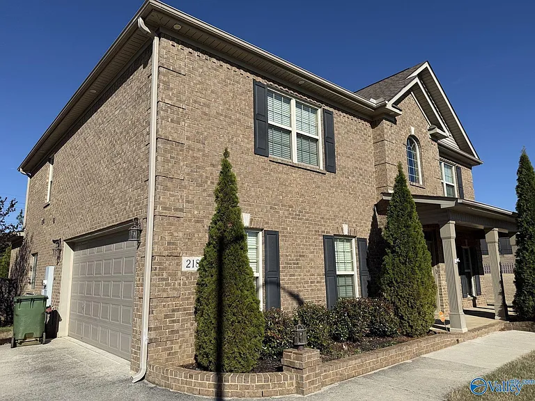 218 Woodgrove Dr — Photo 2