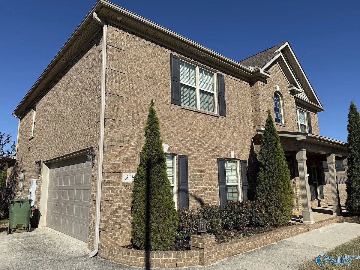 Building Photo - 218 Woodgrove Dr