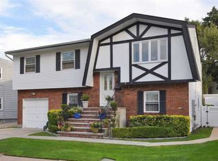 31 Kingston Ave, South Floral Park, NY 11001