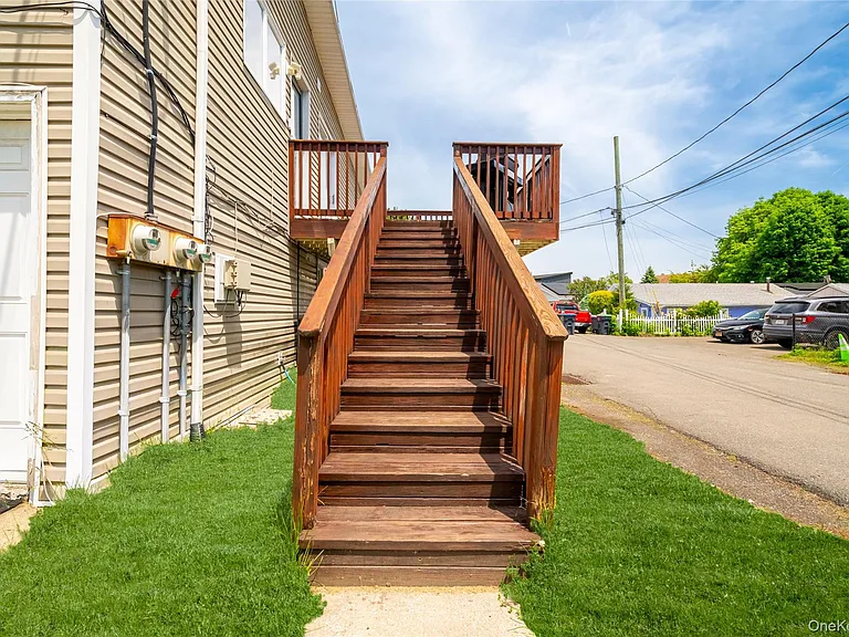 58 Samsondale Ave #A — Photo 2