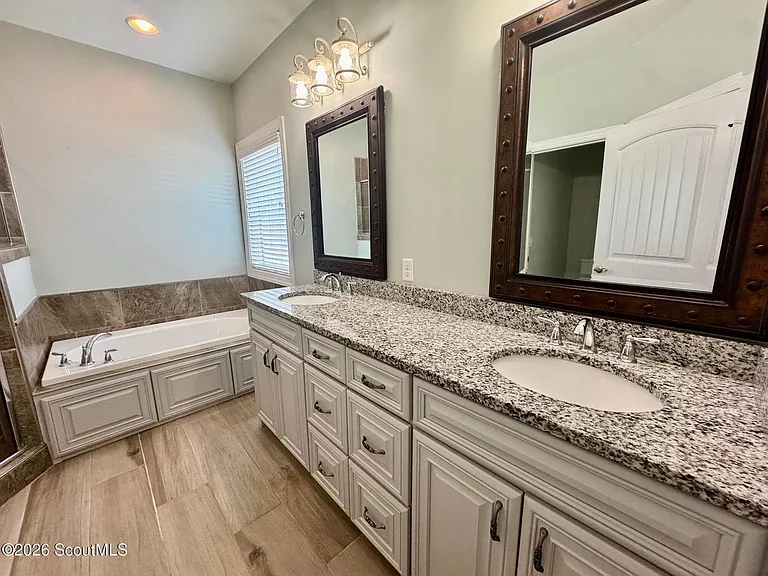 146 Clearwater Dr — Photo 9