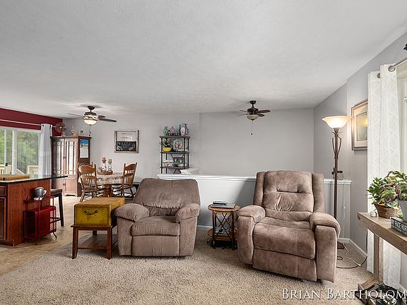 2nd image of 708 W Harmony Dr