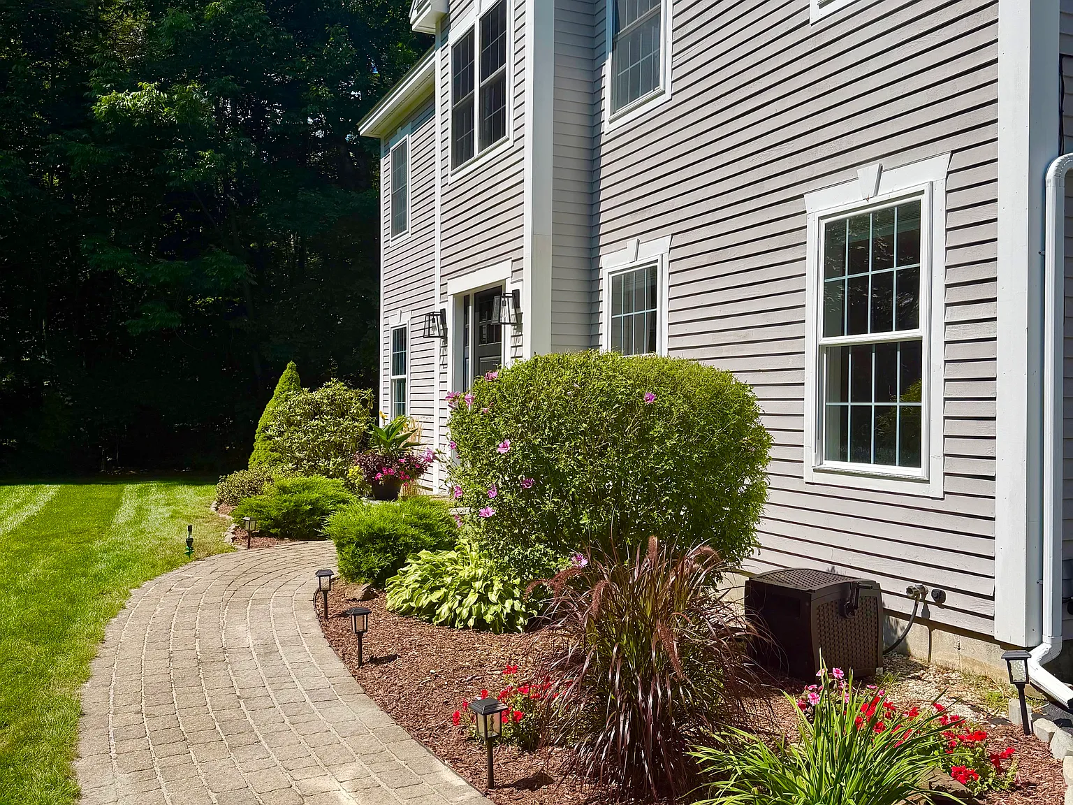 4 bed, 2.5 bath, 2813 sqft, $3,250 — Photo 3