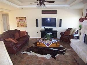 3rd image of 517 Lake Valley Dr