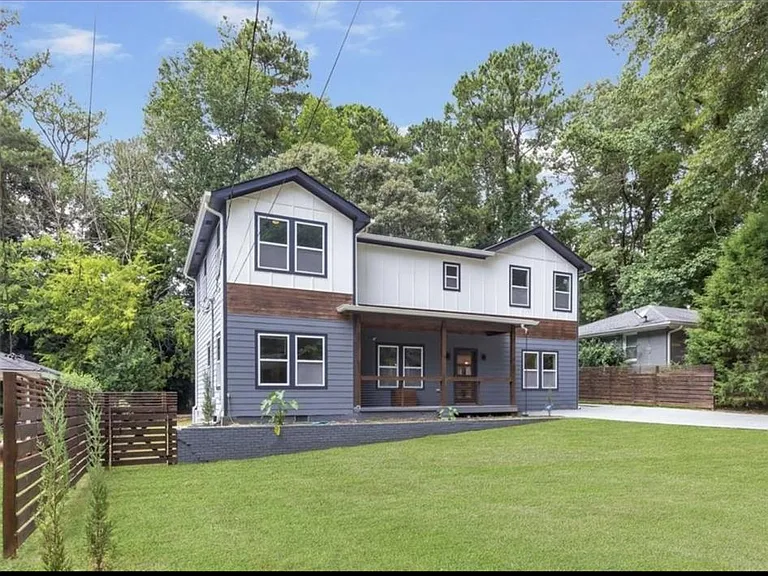 2039 Glendale Dr — Photo 2