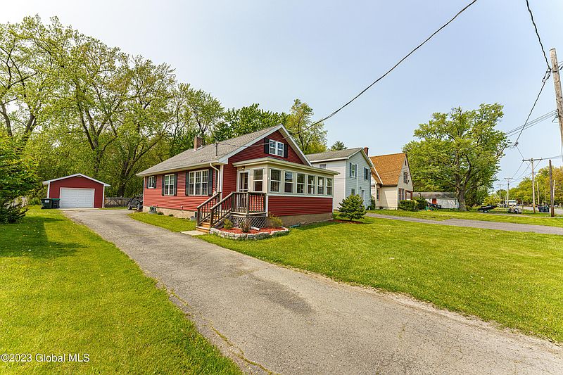 3rd image of 108 Hudson River Road