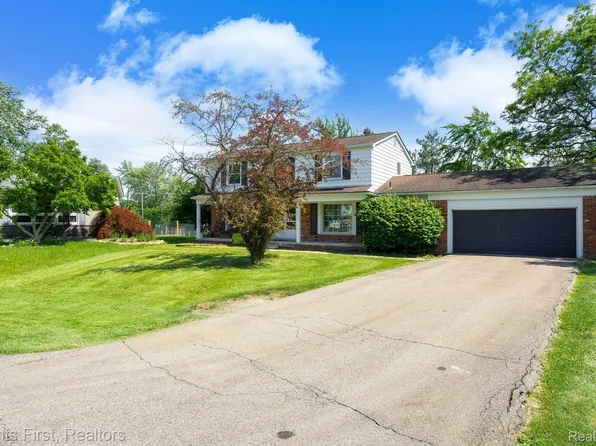 29235 Glencastle Ct, Farmington Hills, MI 48336