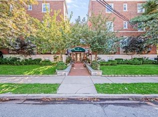 30 Shipherd Ave APT 1A, Lynbrook, NY 11563