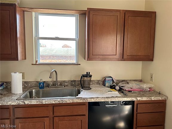 4th image of 2802 Emerson Ave