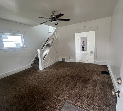3rd image of 2818 9th St SW