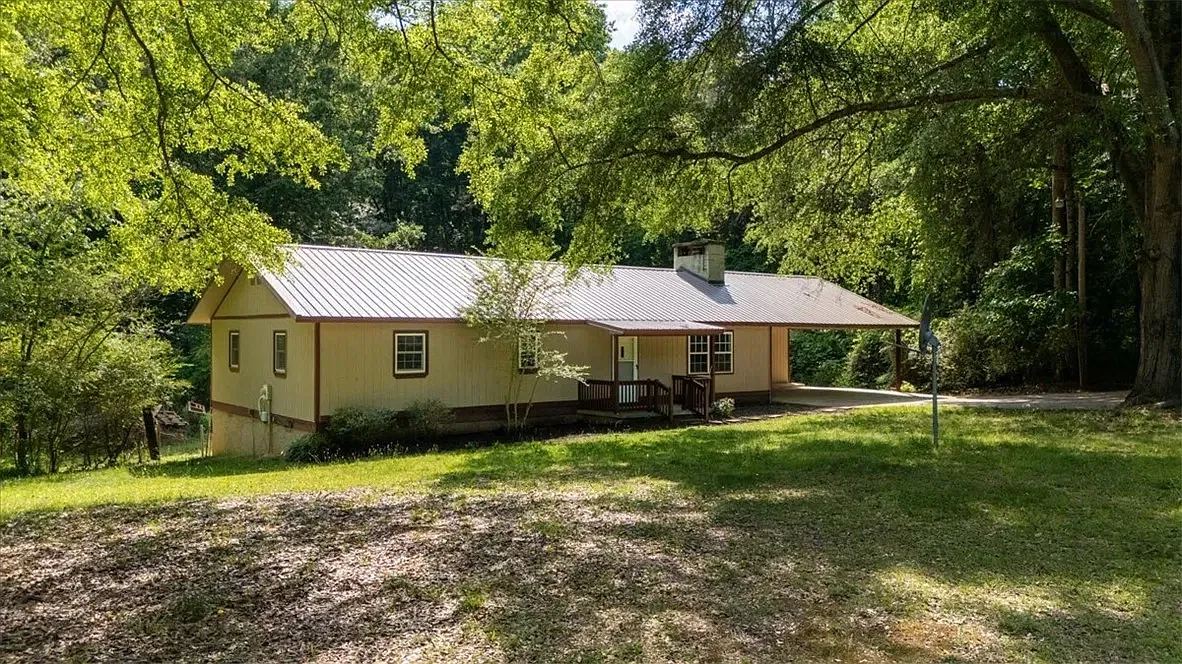 4 bed, 1400 sqft, $1,600 — Photo 1