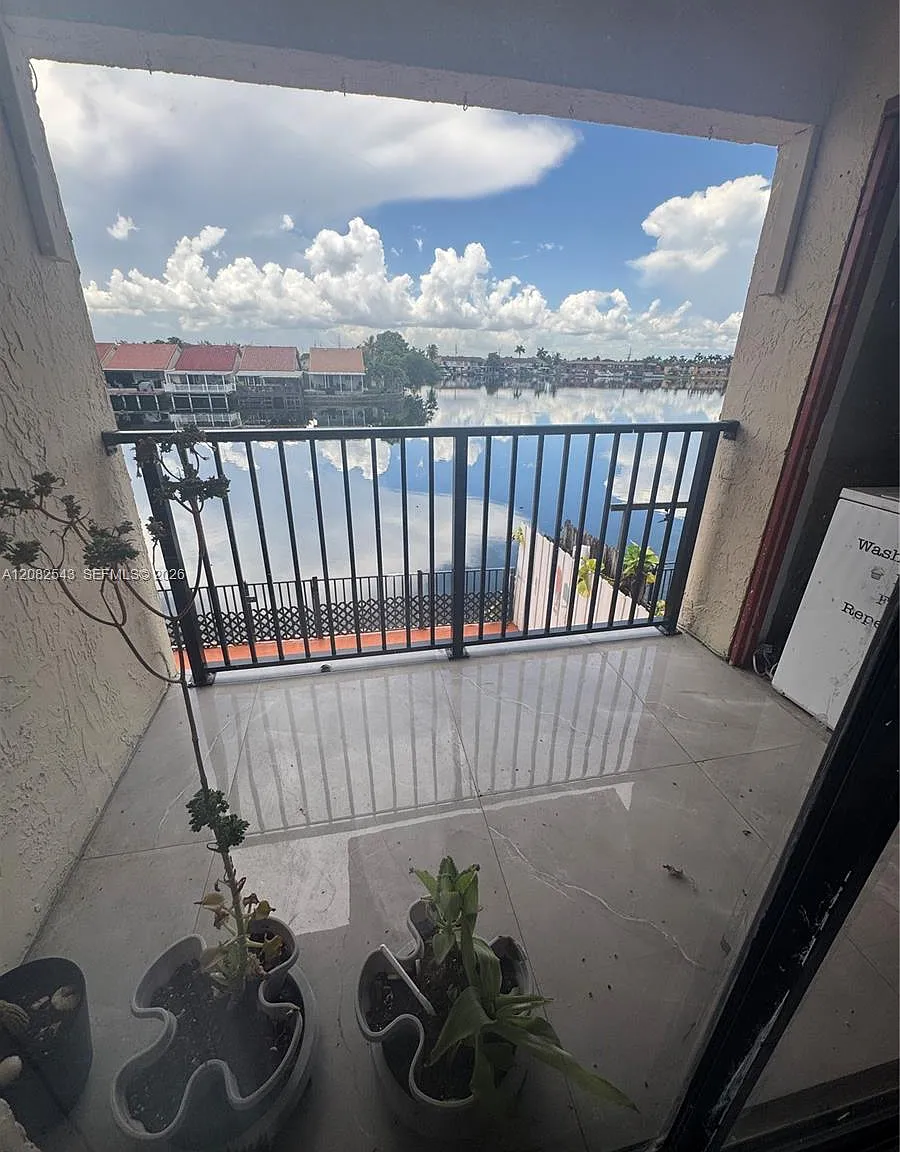 Vista Alegre Townhomes Co — Photo 1