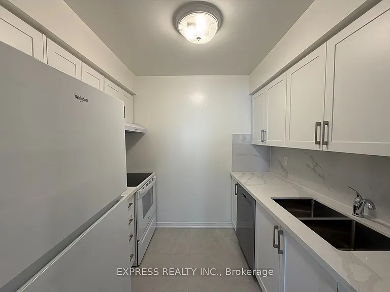 18 Hillcrest Ave #309 — Photo 1