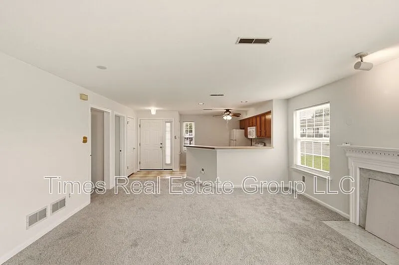 2 bed, 2.0 bath, 1000 sqft — Photo 3