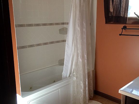 Jacuzzi tub, beautiful tile