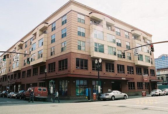 2nd image of 222 SW Pine St APT 423
