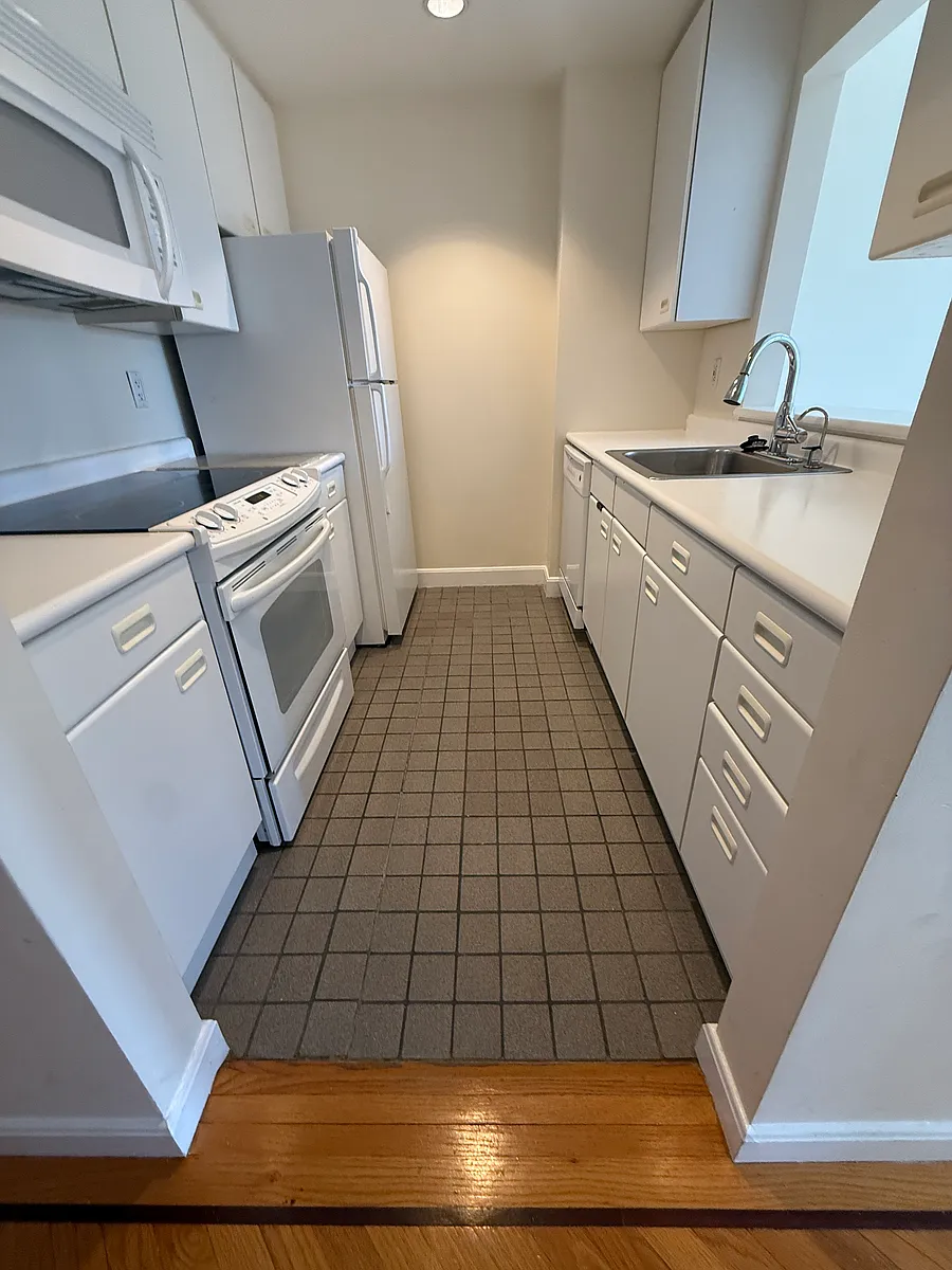Building Photo - 931 Massachusetts Ave #604