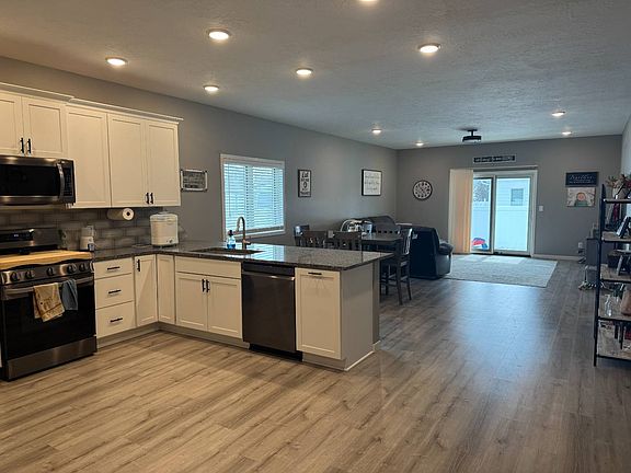 2nd image of 3506 Oriole Dr