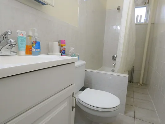 Rented by Karten Real Estate Services LLC | media 20