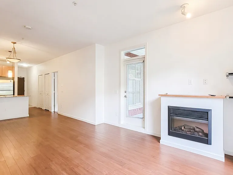 2477 Kelly Ave #213 — Photo 9