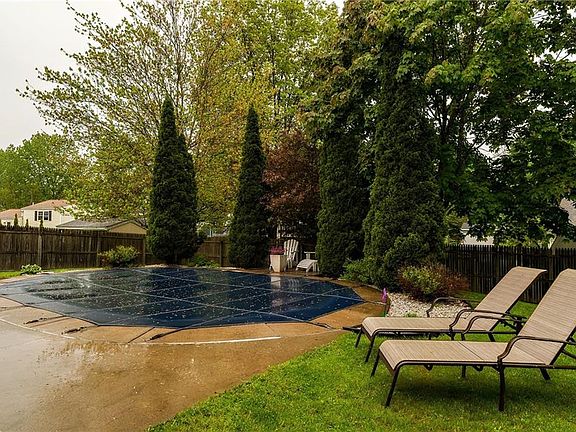 2nd image of 8276 Carnation Dr