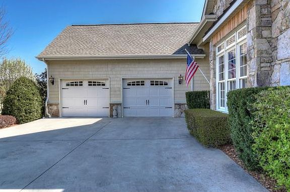 2nd image of 1886 Villa Ct