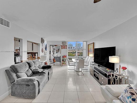 3rd image of 210 172nd St APT 428
