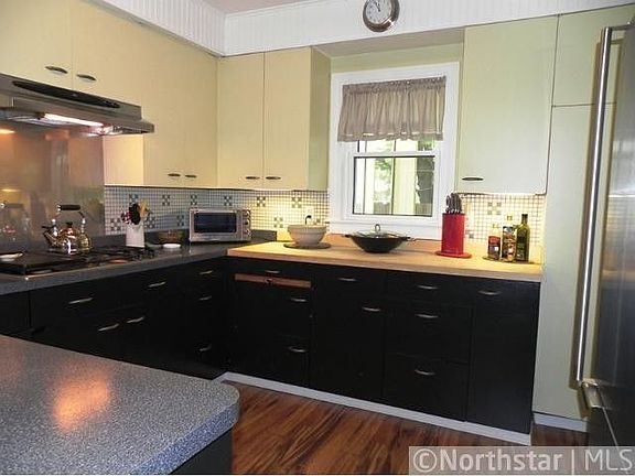 4th image of 571 1st Ave N