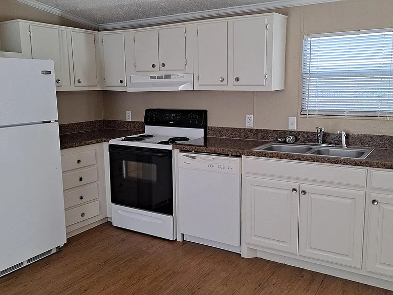 2000 S Burleson Blvd #13 — Photo 8