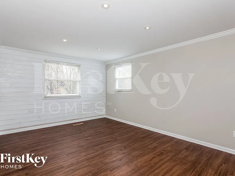 9512 Robert Burns Ct — Photo 11